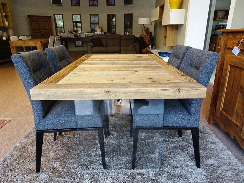Tavolo in legno con struttura glass